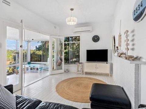 BOMBORA Gerroa 4pm Check Out Sundays - Darwin Tourism 4