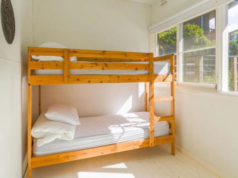 BOMBORA Gerroa 4pm Check Out Sundays - Darwin Tourism 3