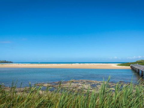 BOMBORA Gerroa 4pm Check Out Sundays - Darwin Tourism 2