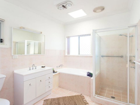 Cottage On Bruce - Darwin Tourism 2