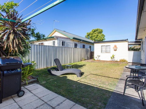 Cottage On Bruce - Darwin Tourism 3