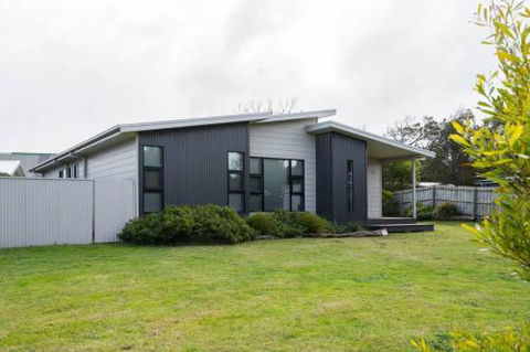 34 Ash Avenue Sandy Point - Darwin Tourism 0