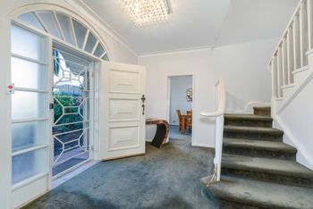 Spacious 4 Bedroom House The Hill - Darwin Tourism 2