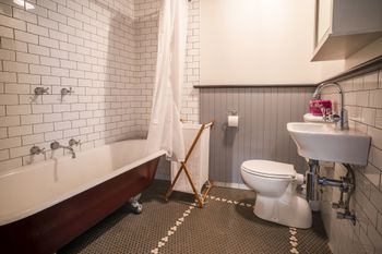 Hill End Historic Cottages - Darwin Tourism 6