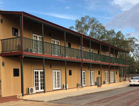 Settlers Hotel York - Darwin Tourism 0