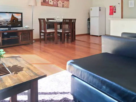 Sun, Beach, Shops, Wifi, Netflix - Darwin Tourism 6