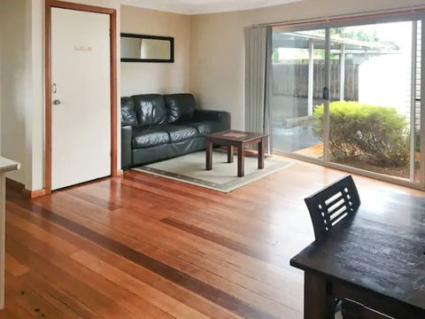 Home Near Shops & Beach - Darwin Tourism 4