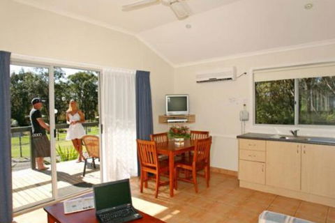 Port Stephens Koala Sanctuary - Darwin Tourism 4