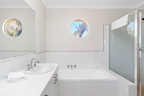 Bayside Court Apartments - Darwin Tourism 7
