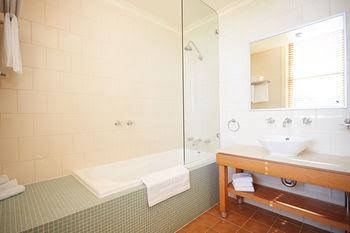 Whitehall Guesthouse Sorrento - Darwin Tourism 5
