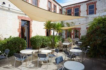 Whitehall Guesthouse Sorrento - Darwin Tourism 1