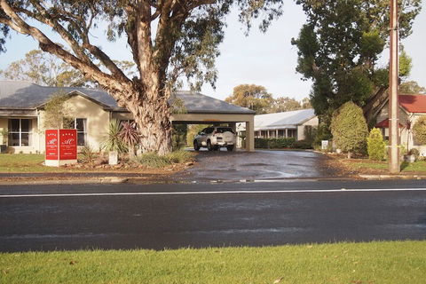 Alexander Cameron Suites - Darwin Tourism 5