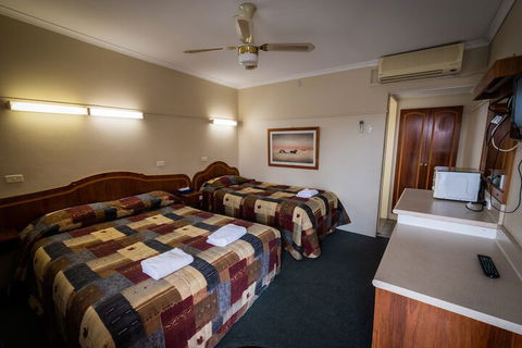 Ardeanal Motel West Wyalong - Darwin Tourism 5