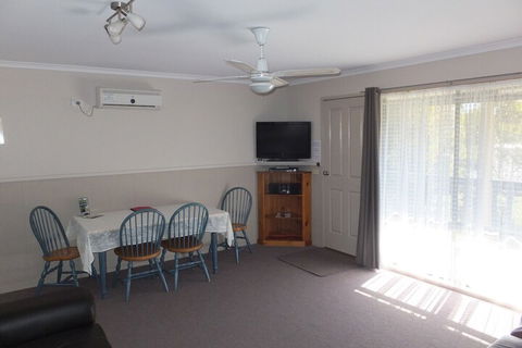 Lakes Entrance Country Cottages - Darwin Tourism 7