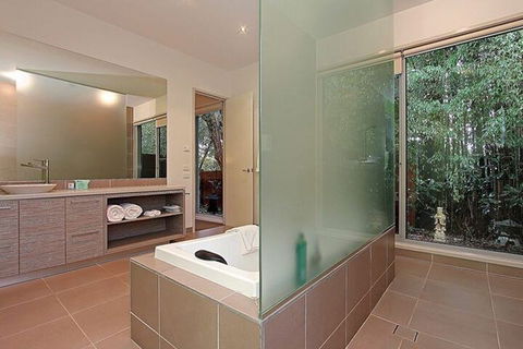 Limetree Hideaway - Darwin Tourism 4