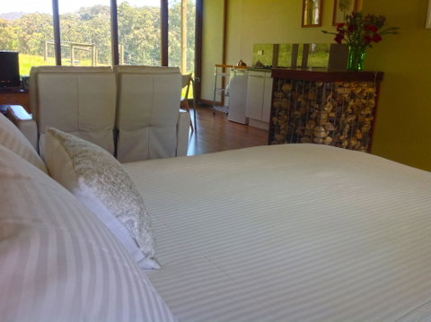 Valley Farm Vineyard Cottages - Darwin Tourism 3