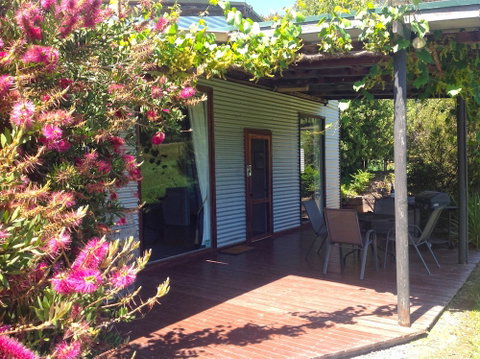 Valley Farm Vineyard Cottages - Darwin Tourism 6