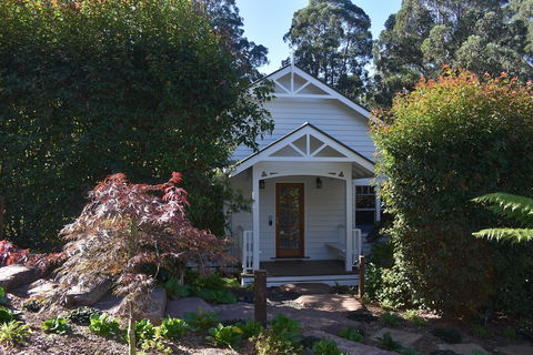 Gatehouse Cottage At Merrow Cottages - Mt Dandenong - Darwin Tourism 1
