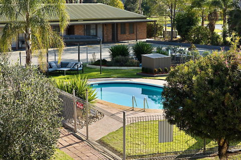 Statesman Motor Inn - Darwin Tourism 1