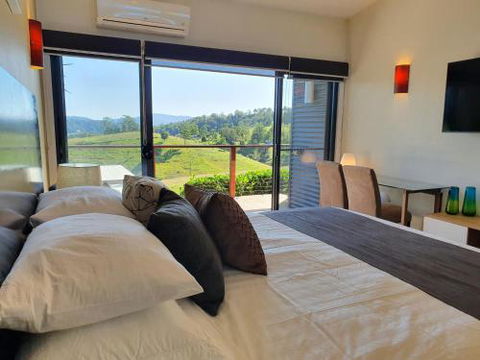 Sanctuary Hill Retreat - Darwin Tourism 4