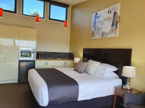 Sanctuary Hill Retreat - Darwin Tourism 0
