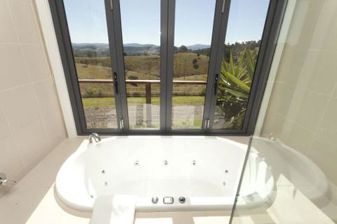 Sanctuary Hill Retreat - Darwin Tourism 2