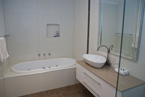 Yarra Glen Racecourse Apartments - Darwin Tourism 4