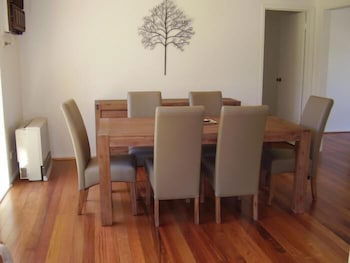 Yarra Glen Racecourse Apartments - Darwin Tourism 3