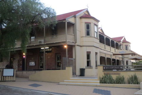 Priory Resort Hotel - Darwin Tourism 3