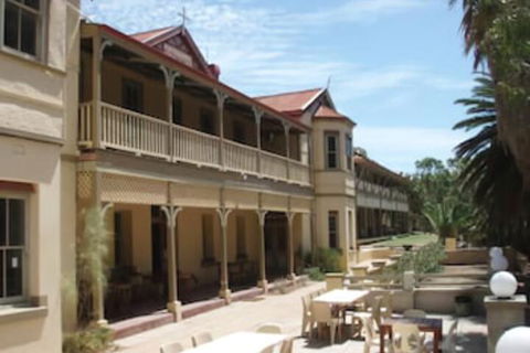 Priory Resort Hotel - Darwin Tourism 0