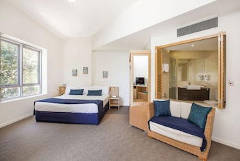 Stradbroke Island Beach Hotel - Darwin Tourism 1
