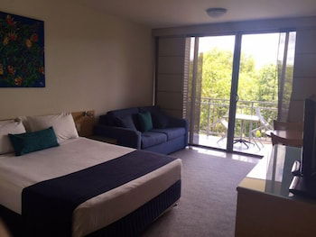 Stradbroke Island Beach Hotel - Darwin Tourism 4
