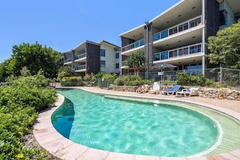 Stradbroke Island Beach Hotel - Darwin Tourism 0