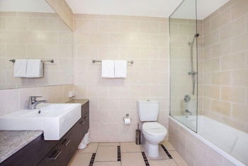 Stradbroke Island Beach Hotel - Darwin Tourism 5