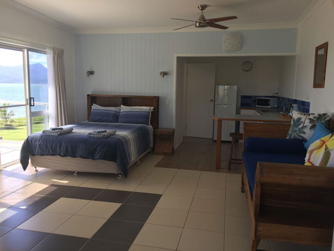 Cardwell Beachfront Motel - Darwin Tourism 6