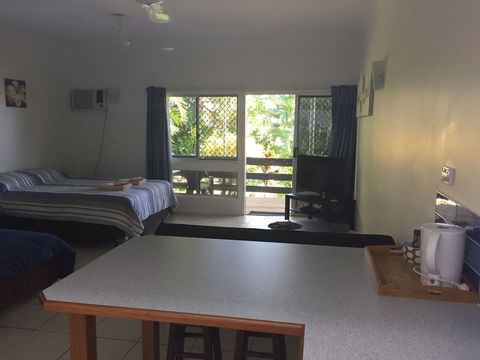 Cardwell Beachfront Motel - Darwin Tourism 3