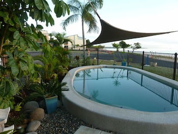 Cardwell Beachfront Motel - Darwin Tourism 0