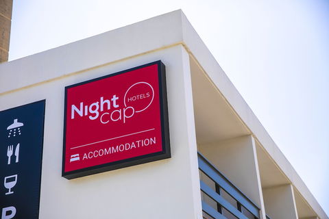 Nightcap At Watermark Glenelg - Darwin Tourism 2