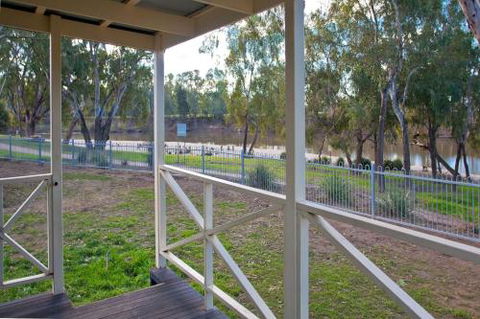 Wagga Wagga Beach Caravan Park - Darwin Tourism 1