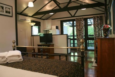 Tudor Cottages Mt Dandenong - Darwin Tourism 2