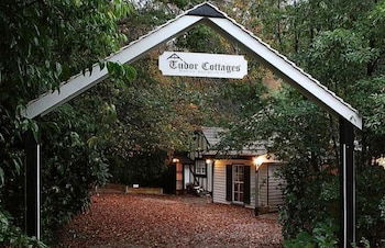 Tudor Cottages Mt Dandenong - Darwin Tourism 1
