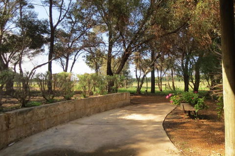 Bentwood Olive Grove Accommodation - Darwin Tourism 3