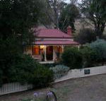 Sinnamons Cottage - Darwin Tourism