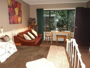 Forest Lodge Chalets - Darwin Tourism 5