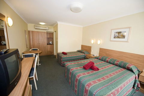 Colonial Court Motor Inn - Darwin Tourism 6