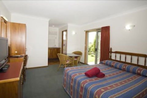 Colonial Court Motor Inn - Darwin Tourism 7