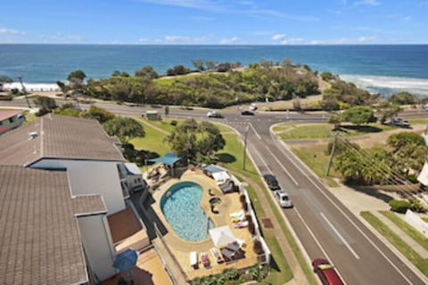 Pandanus Coolum Beach - Darwin Tourism 0