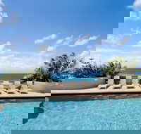 Clubb Coolum Beach Resort - Darwin Tourism