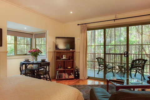 Eagle Hammer Cottages - Darwin Tourism 1