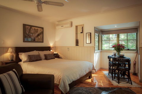 Eagle Hammer Cottages - Darwin Tourism 5